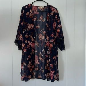 Kimono with floral and lace detail